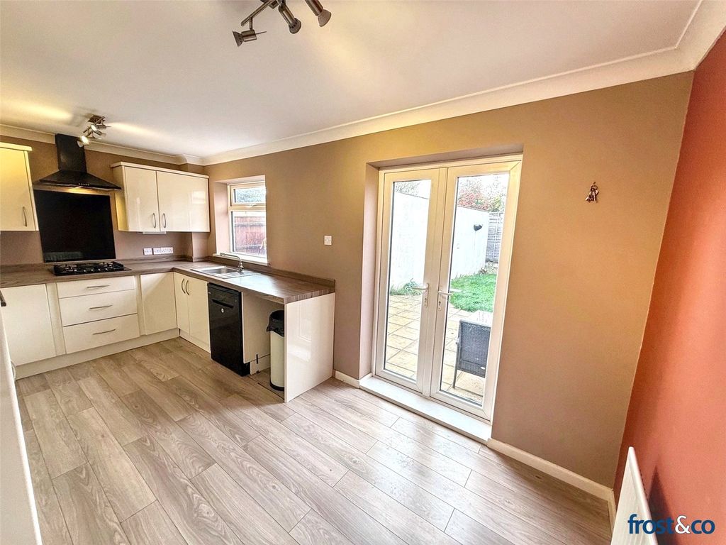 Property photo 3 of 17 Kitchen