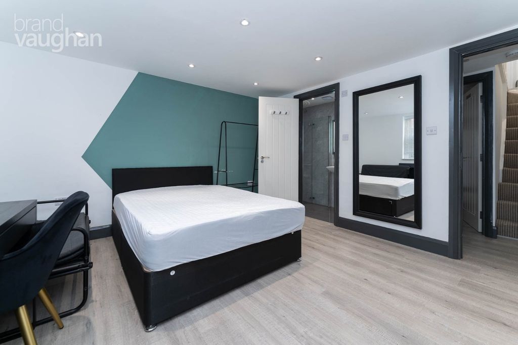 Property photo 1 of 28 Picture No. 02