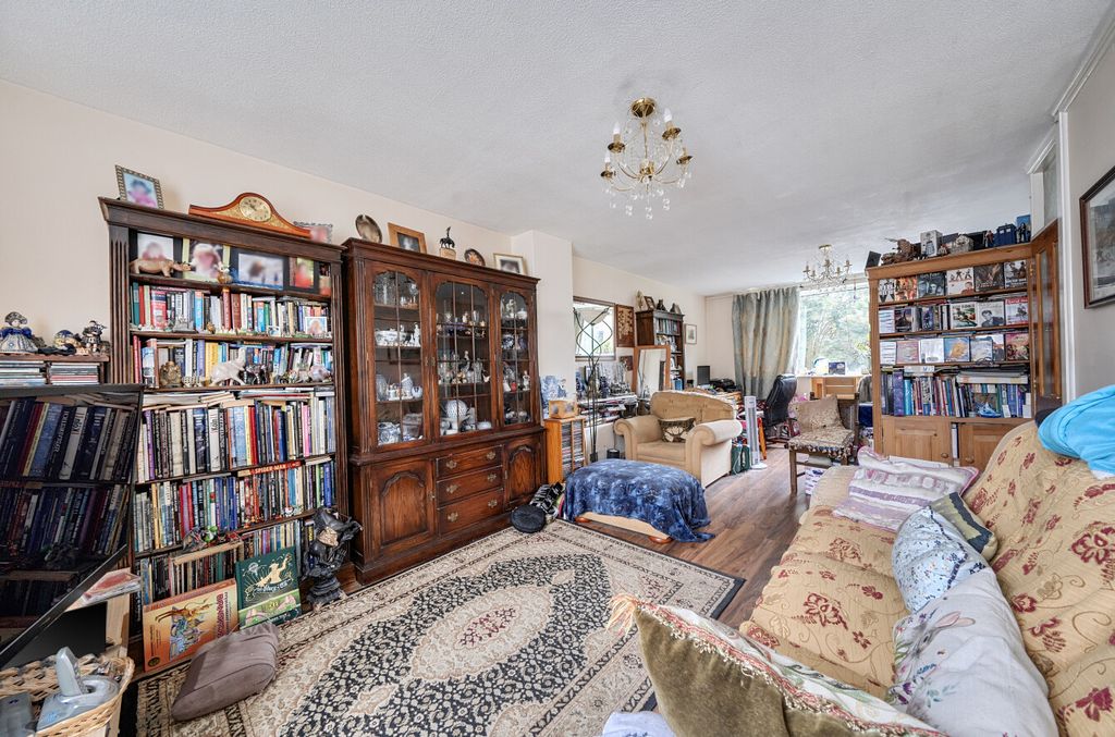 Property photo 3 of 13 1404351-12-6981d9...