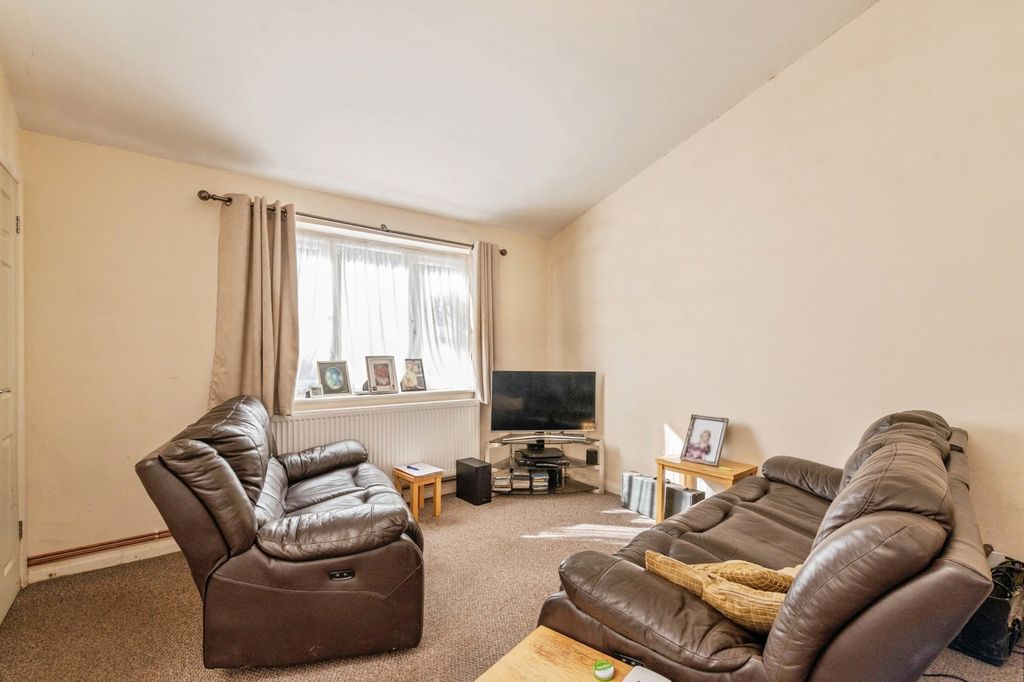 Property photo 3 of 8 Pbox-Img.Jpg