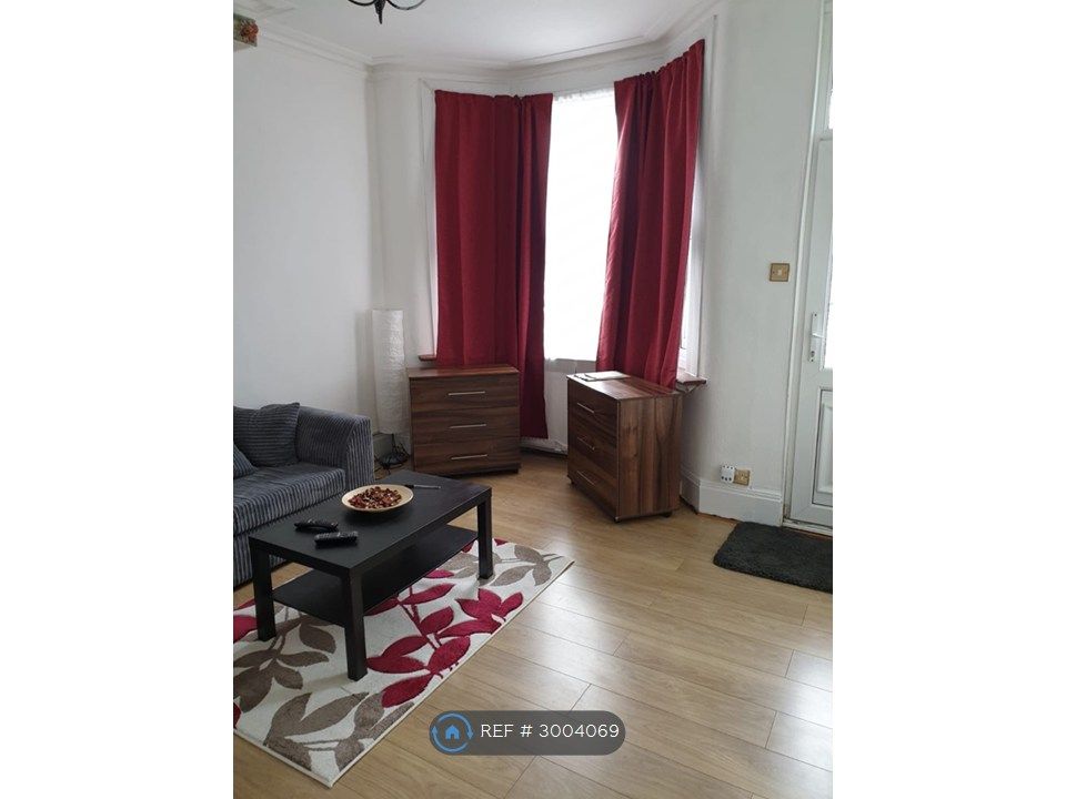 Property photo 3 of 14 Living Room