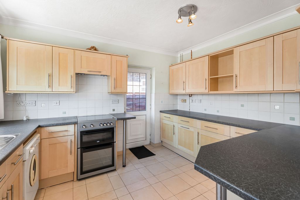 Property photo 3 of 12 Kitchen