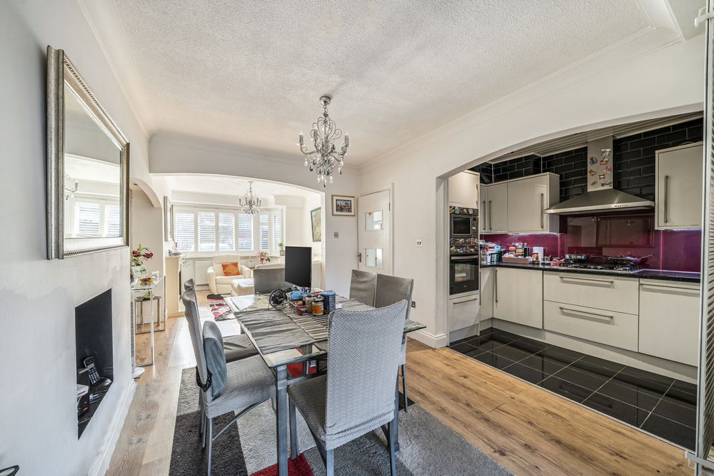 Property photo 3 of 21 1357317-4-68cd8c3...