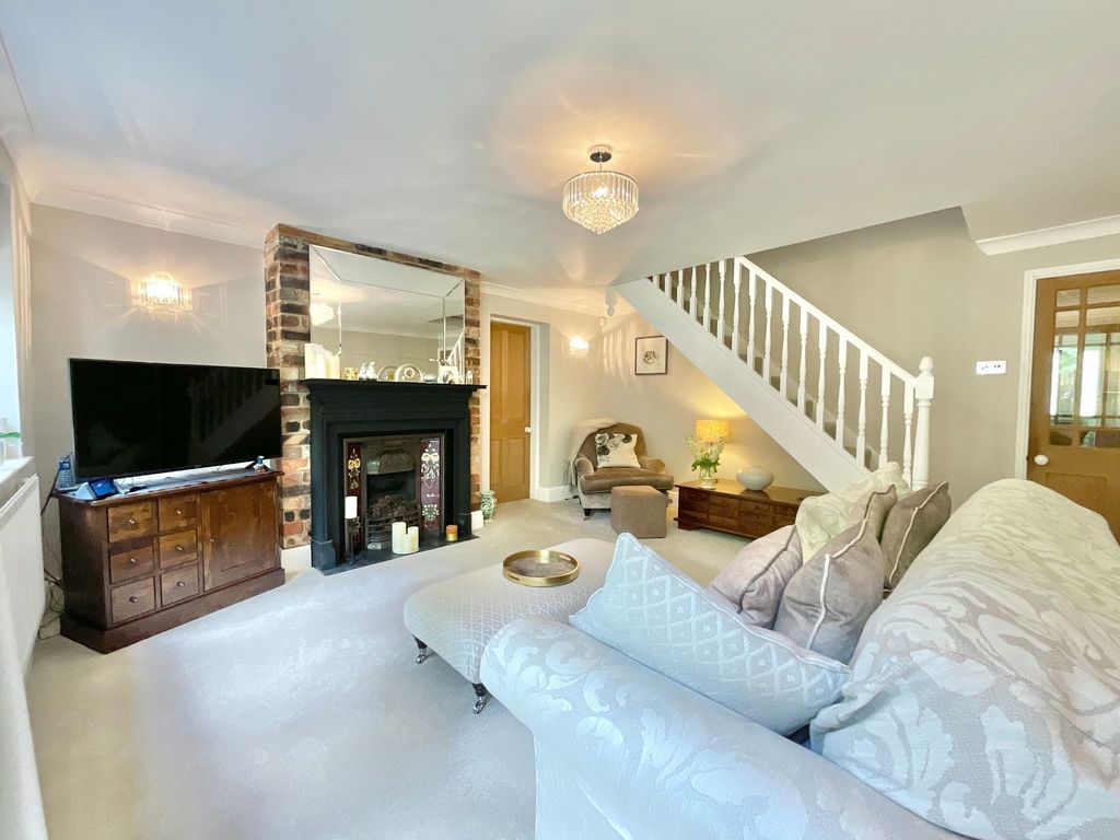 Property photo 2 of 35