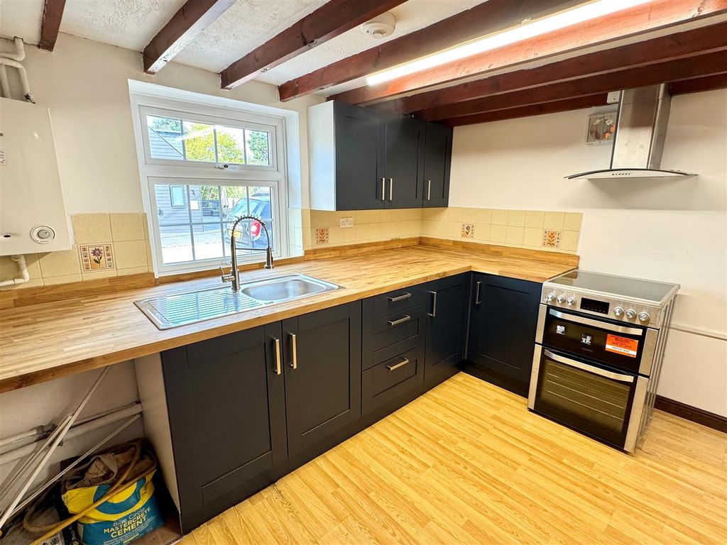 Property photo 3 of 8 Riverside Cottage Kitchen