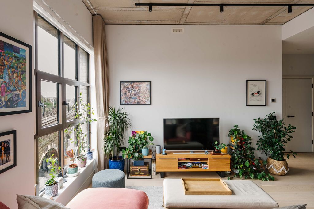Property photo 3 of 18 Empress Apartments E2