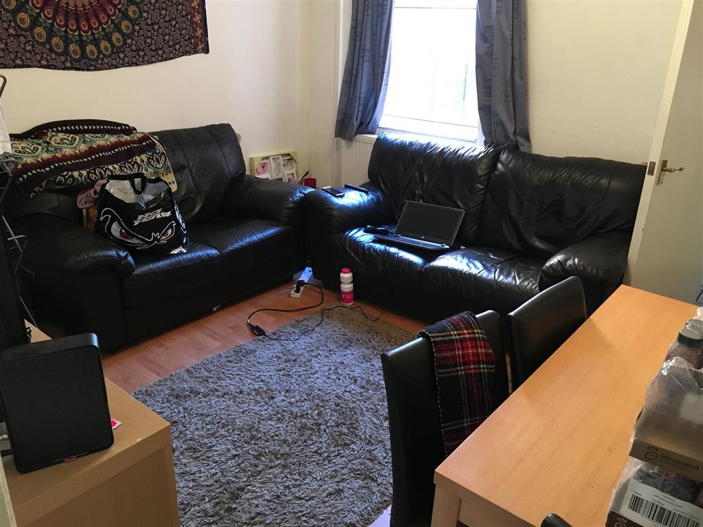 Property photo 2 of 10 Living Room
