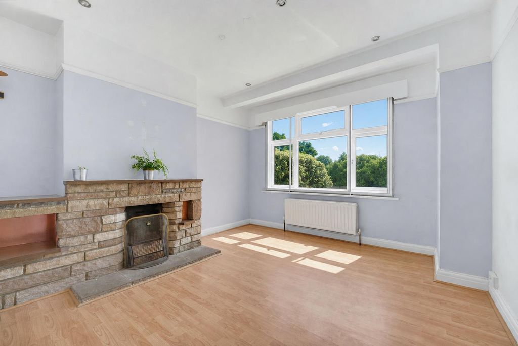 Property photo 2 of 15 A300c594-3207-423F-90Cf-06Ae667Db650.Png