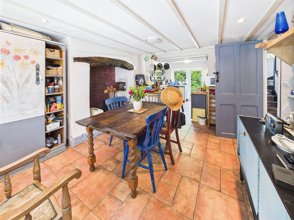 Property photo 2 of 12 Kitchen