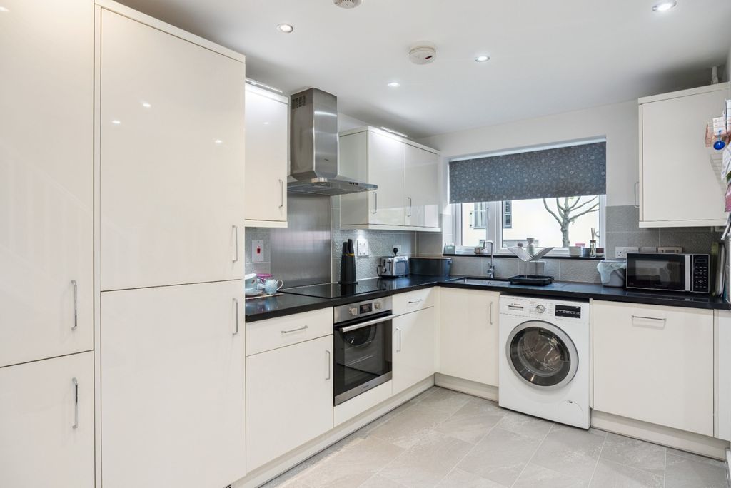 Property photo 2 of 22 4394567