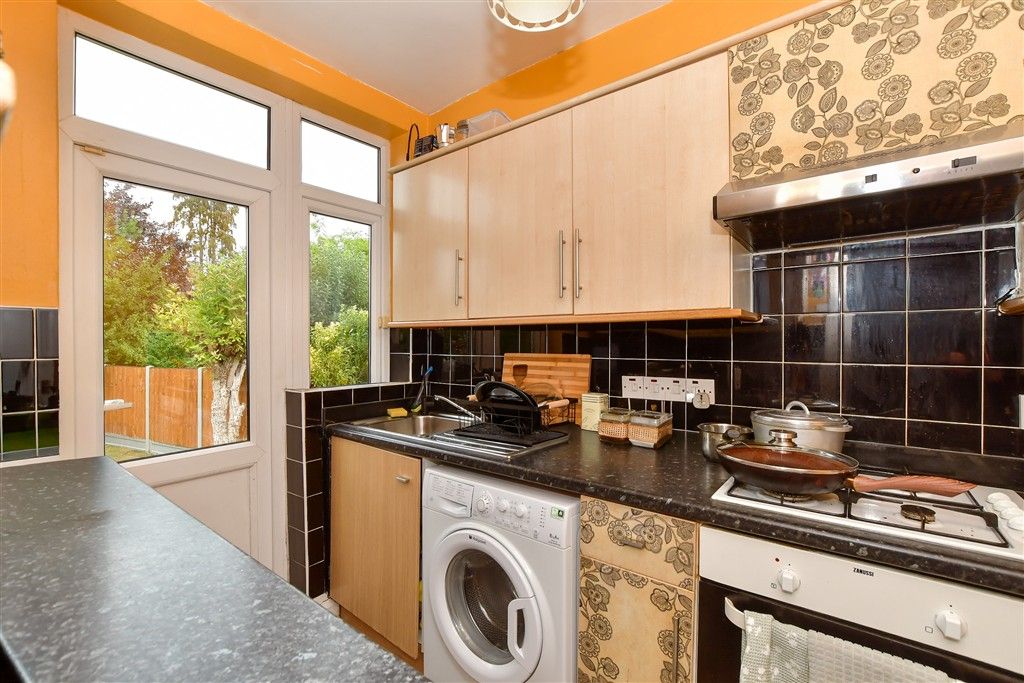 Property photo 3 of 9 Kitchen