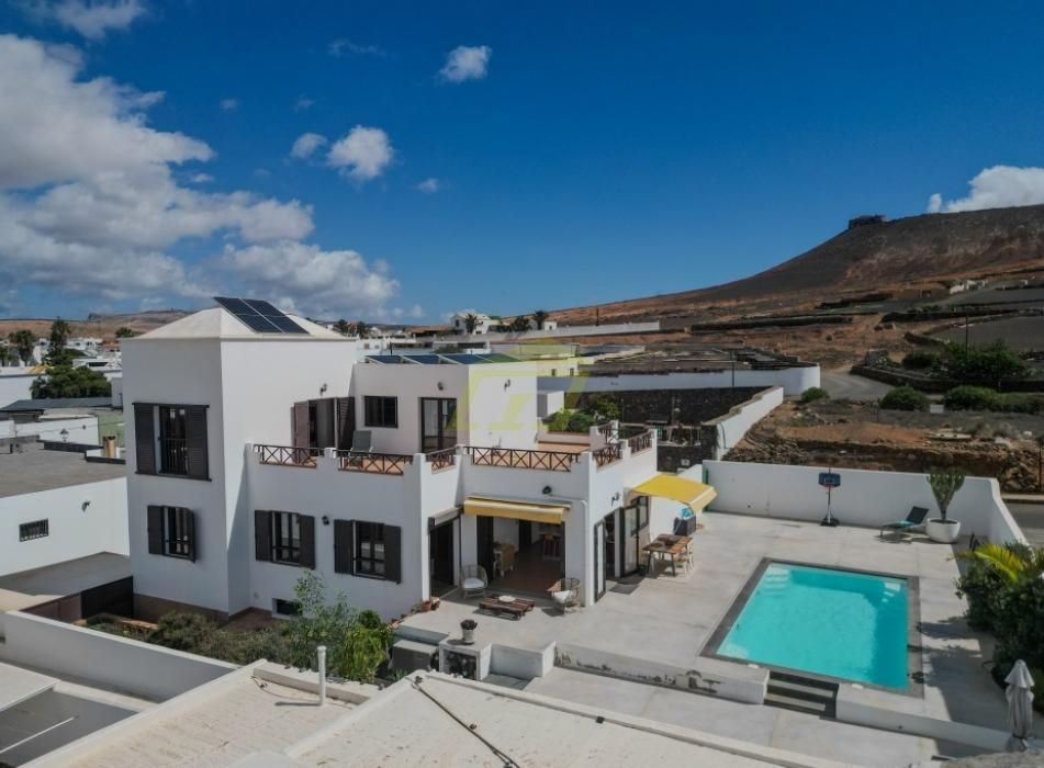 Property photo 1 of 29