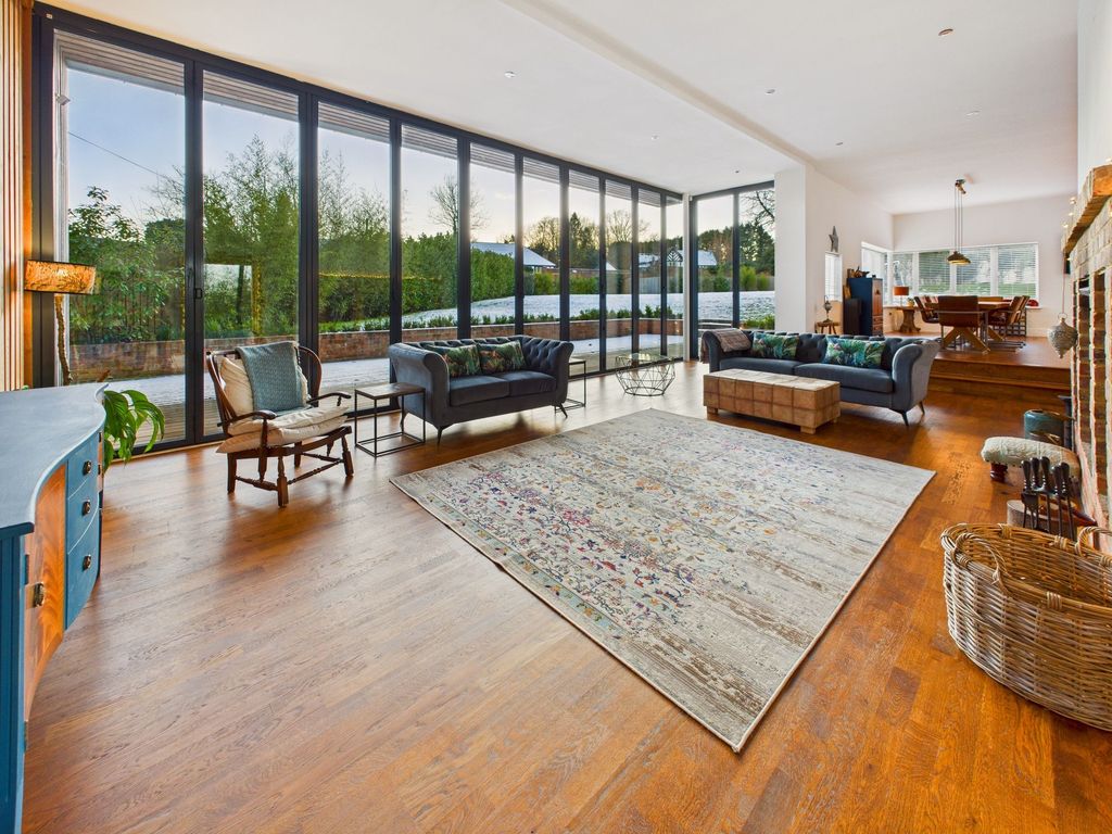 Property photo 3 of 27 Sitting Room