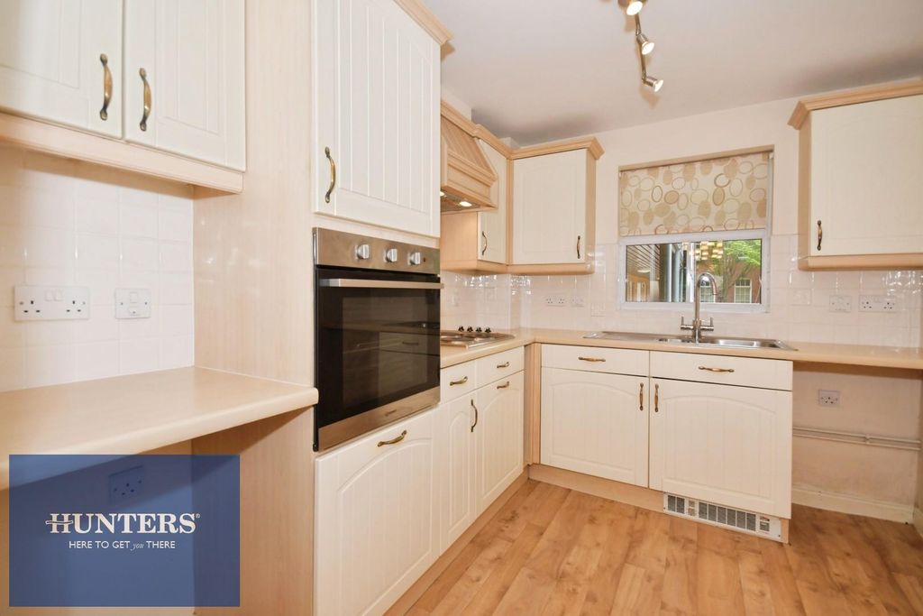 Property photo 2 of 17 Kitchen 01.Jpg