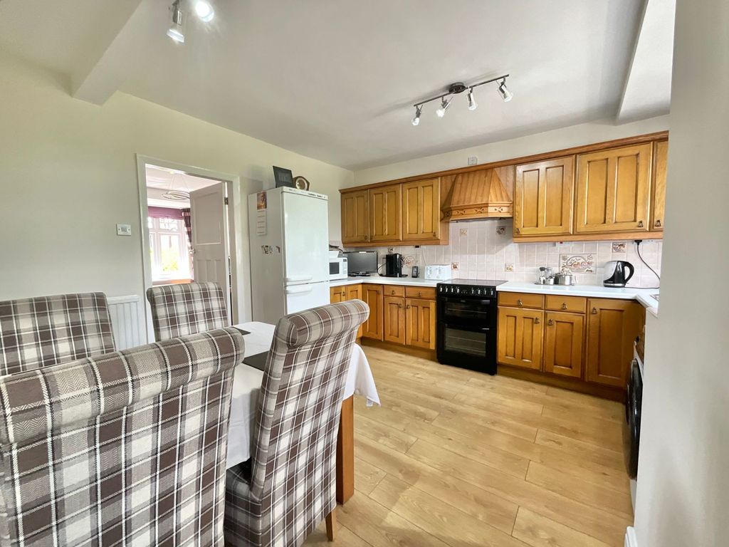 Property photo 3 of 34