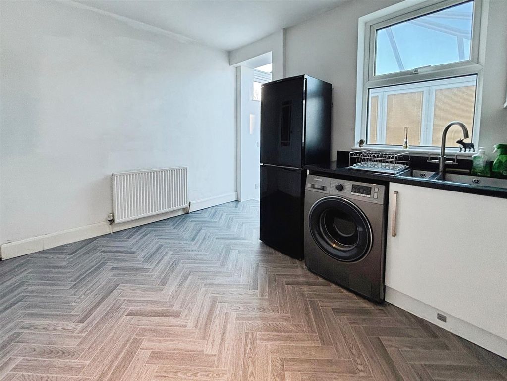 Property photo 3 of 16 Kitchen/Diner