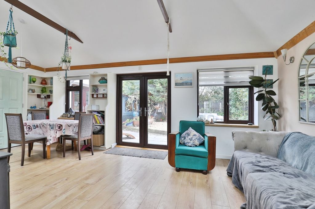 Property photo 2 of 16 Photo