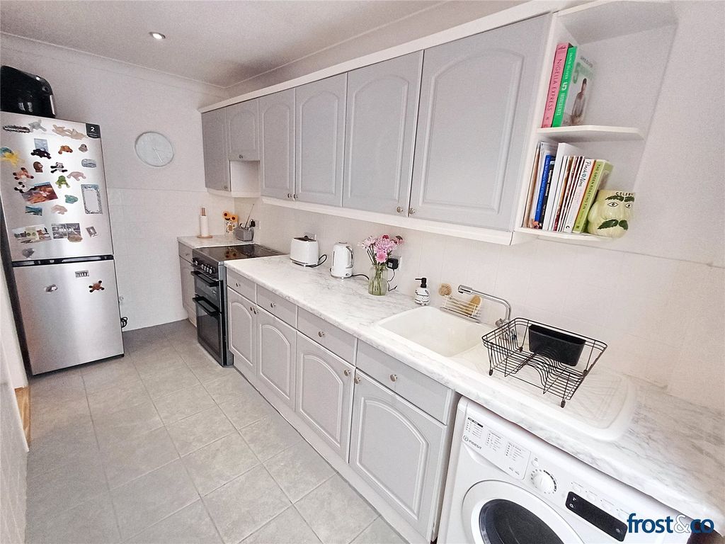 Property photo 3 of 18 Kitchen