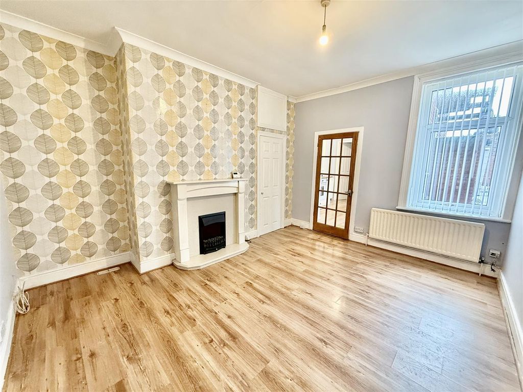 Property photo 2 of 9 Lounge