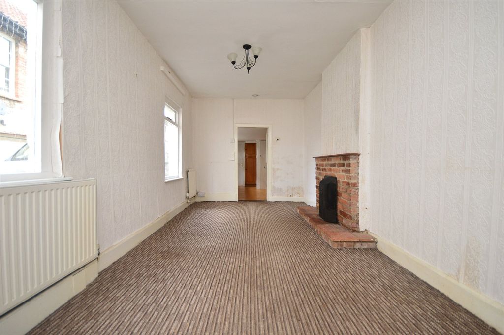 Property photo 3 of 18 Sitting Room