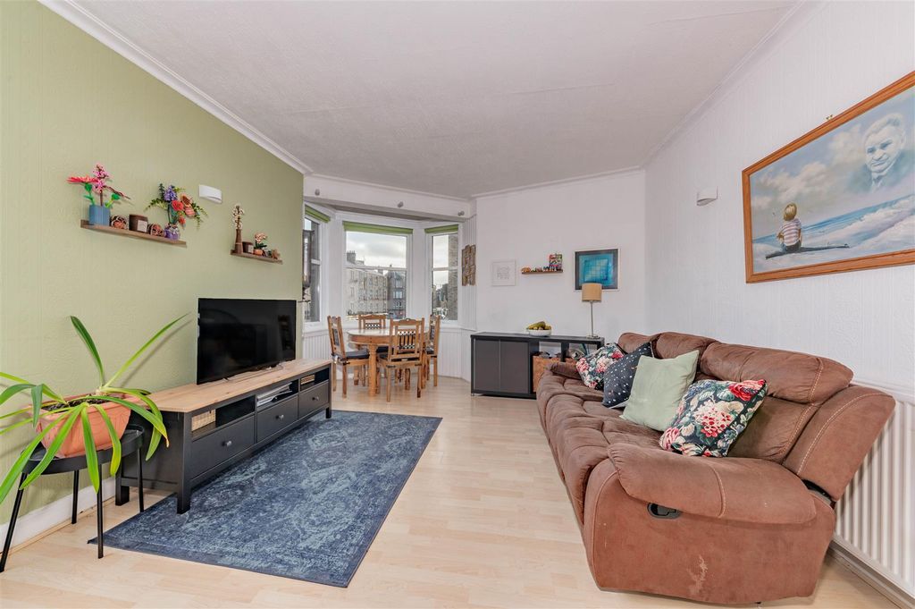 Property photo 2 of 10 1R 102 Strathmartine Road Dundee-9.Jpg