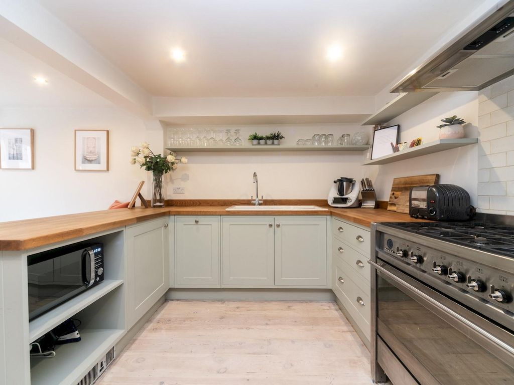 Property photo 1 of 32 Fully Equipped Kitchen