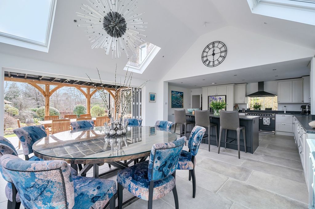 Property photo 3 of 31