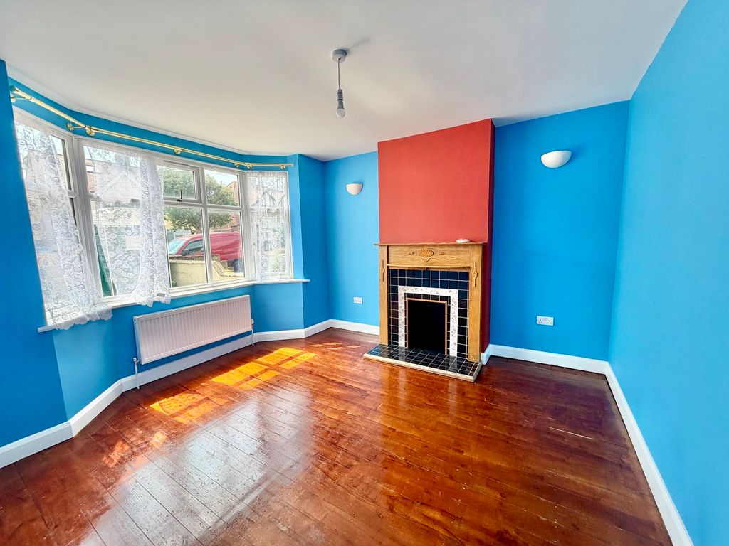 Property photo 2 of 16 Image
