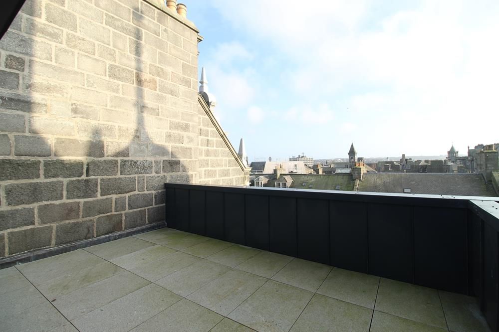 Property photo 2 of 11 Terrace