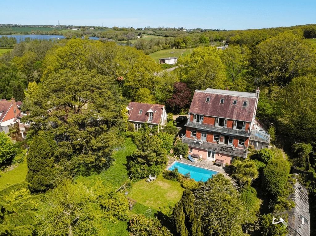 Property photo 1 of 47