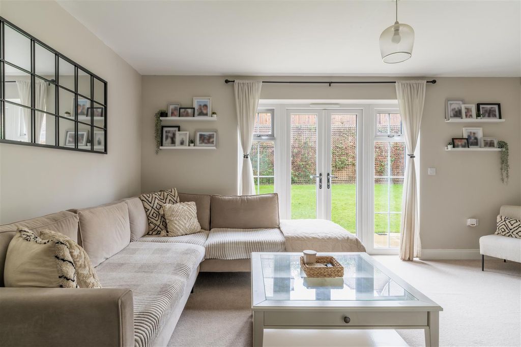 Property photo 3 of 18 6 Davey Drive-14.Jpg