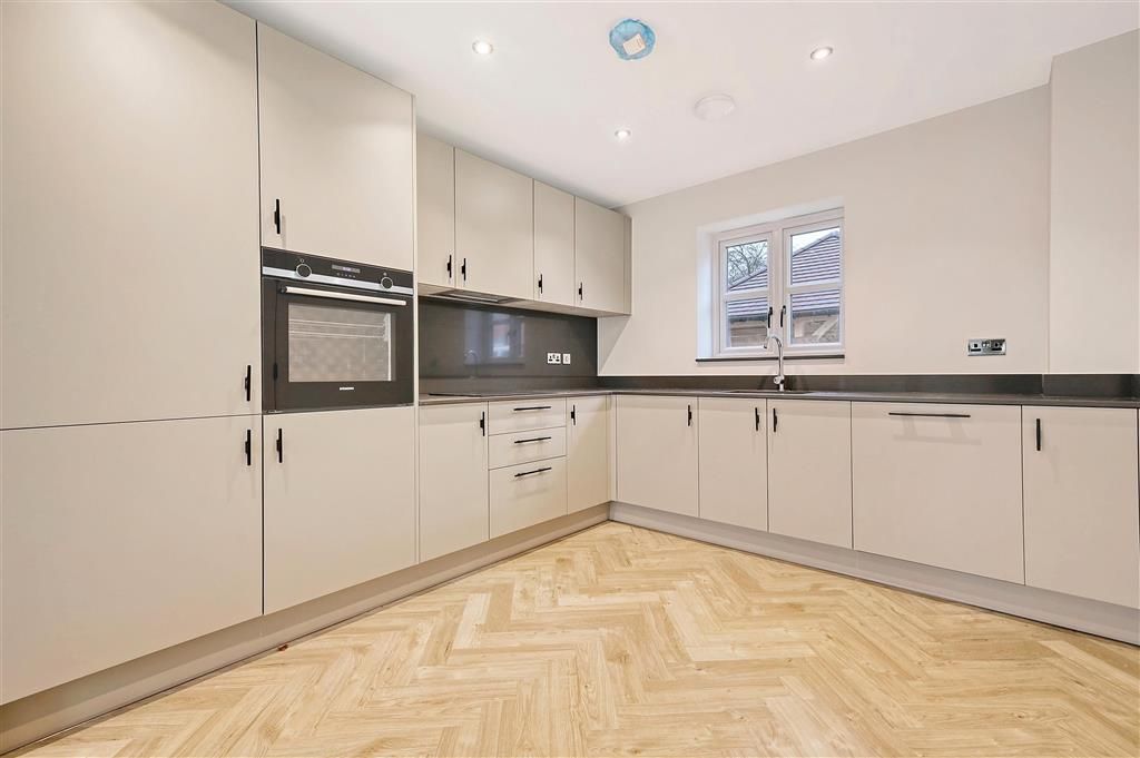 Property photo 2 of 5 Kitchen