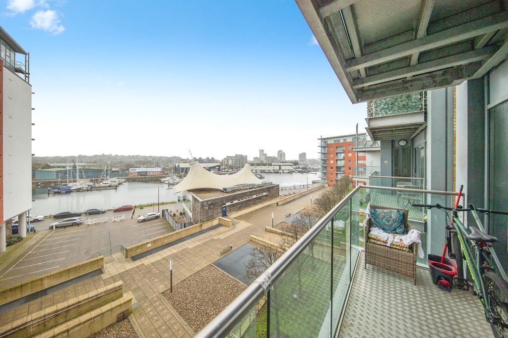 Property photo 1 of 18 Pbox-Img.Jpg