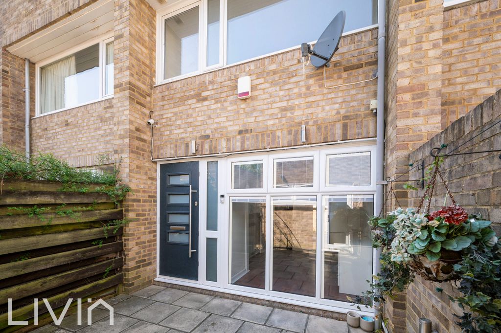 Property photo 1 of 16 Wavell Court, 16 (16 From 24)-23