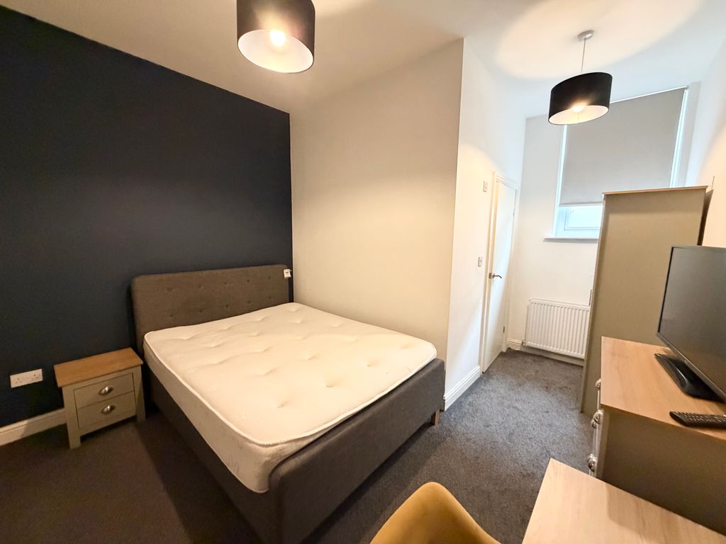 Property photo 1 of 2