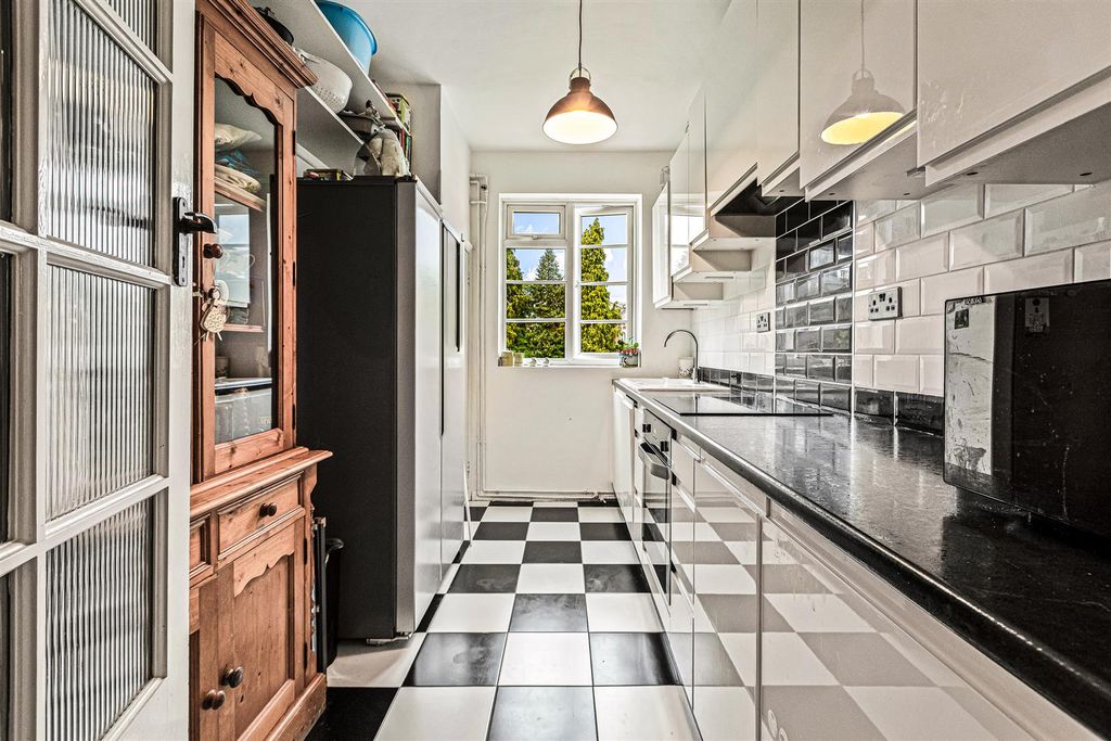 Property photo 3 of 18 Kitchen
