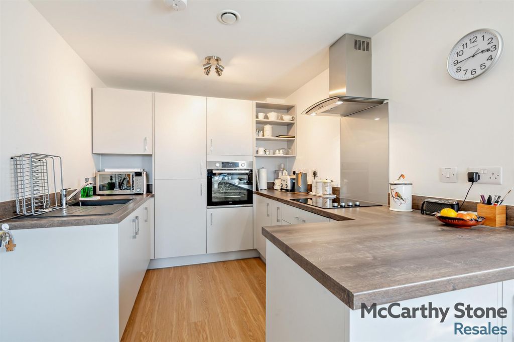 Property photo 3 of 23 8685487-Interior12-800.Jpg