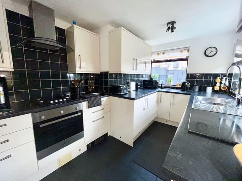 Property photo 3 of 18 Kitchen