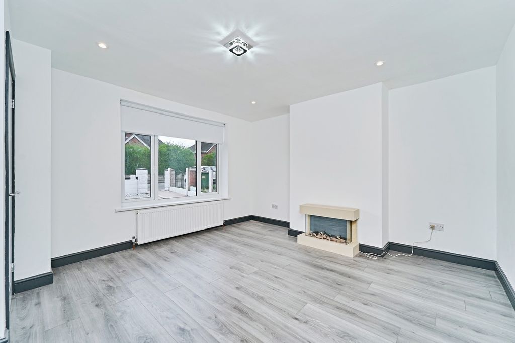 Property photo 3 of 17 Photo