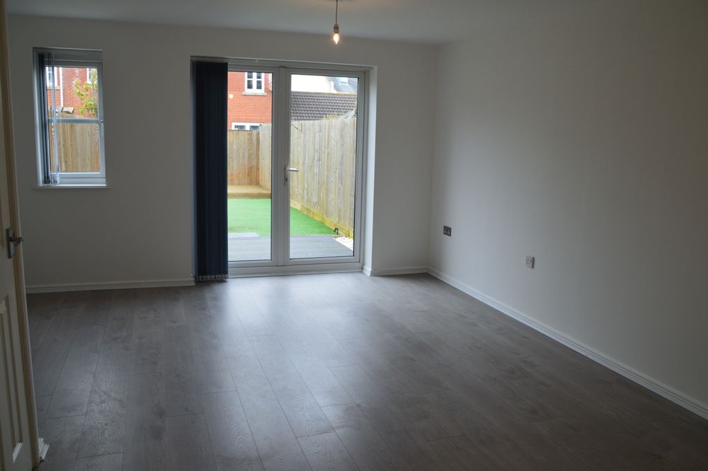 Property photo 3 of 12 Dsc_0100 - Copy