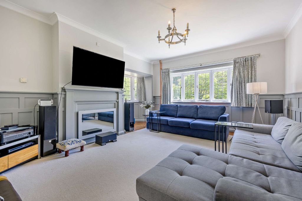 Additional image 9 of 6 bed detached house for saleBurys Bank Road, Greenham, Thatcham, Berkshire RG19