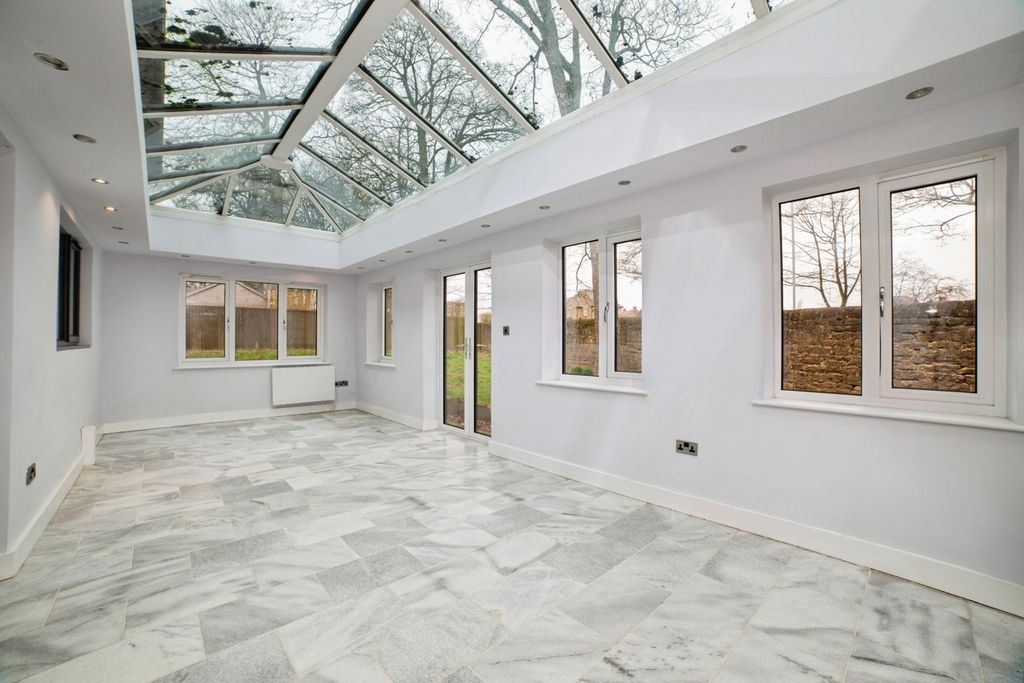 Property photo 2 of 44 Orangery