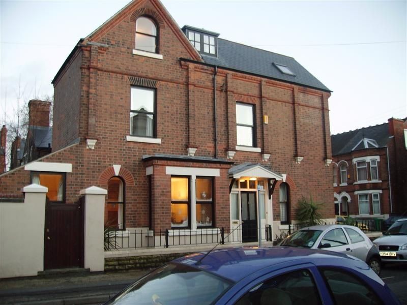 Property photo 1 of 11 Attractive Red-Brick Period House With Bay Windows...