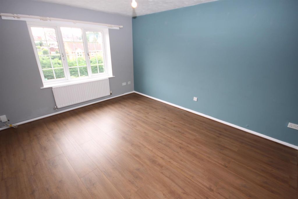 Property photo 2 of 10 Lounge.Jpg