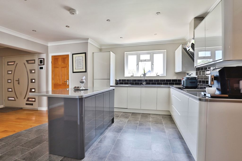 Property photo 3 of 24 Photo