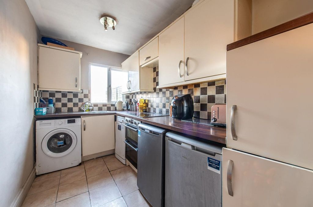 Property photo 3 of 12 Kitchen