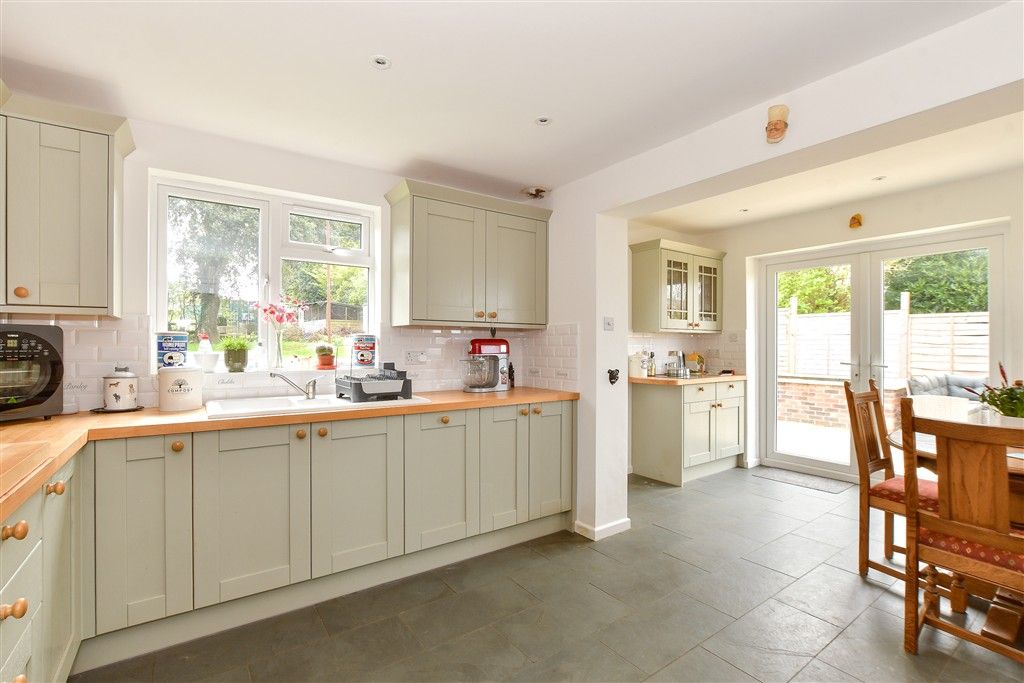 Property photo 3 of 16 Kitchen