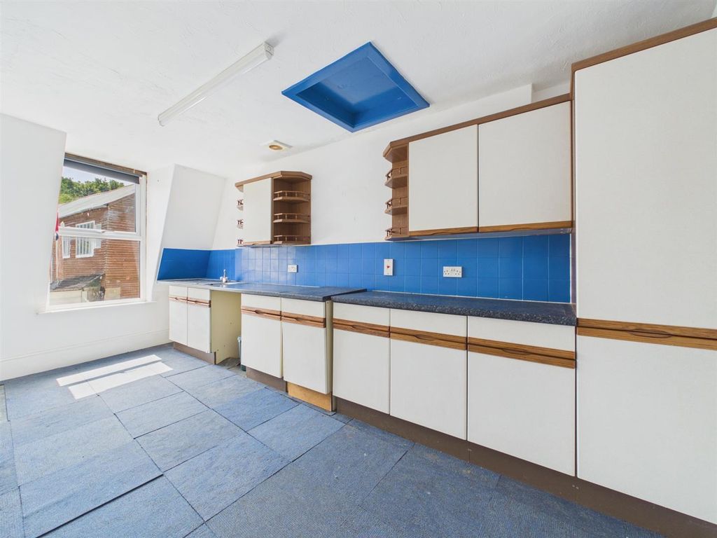 Property photo 3 of 6 Kitchen