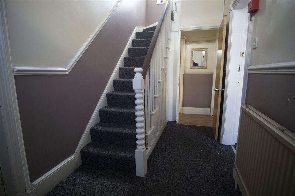 Property photo 2 of 12 Hallway