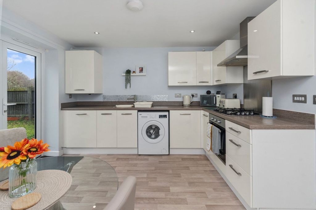 Property photo 3 of 32